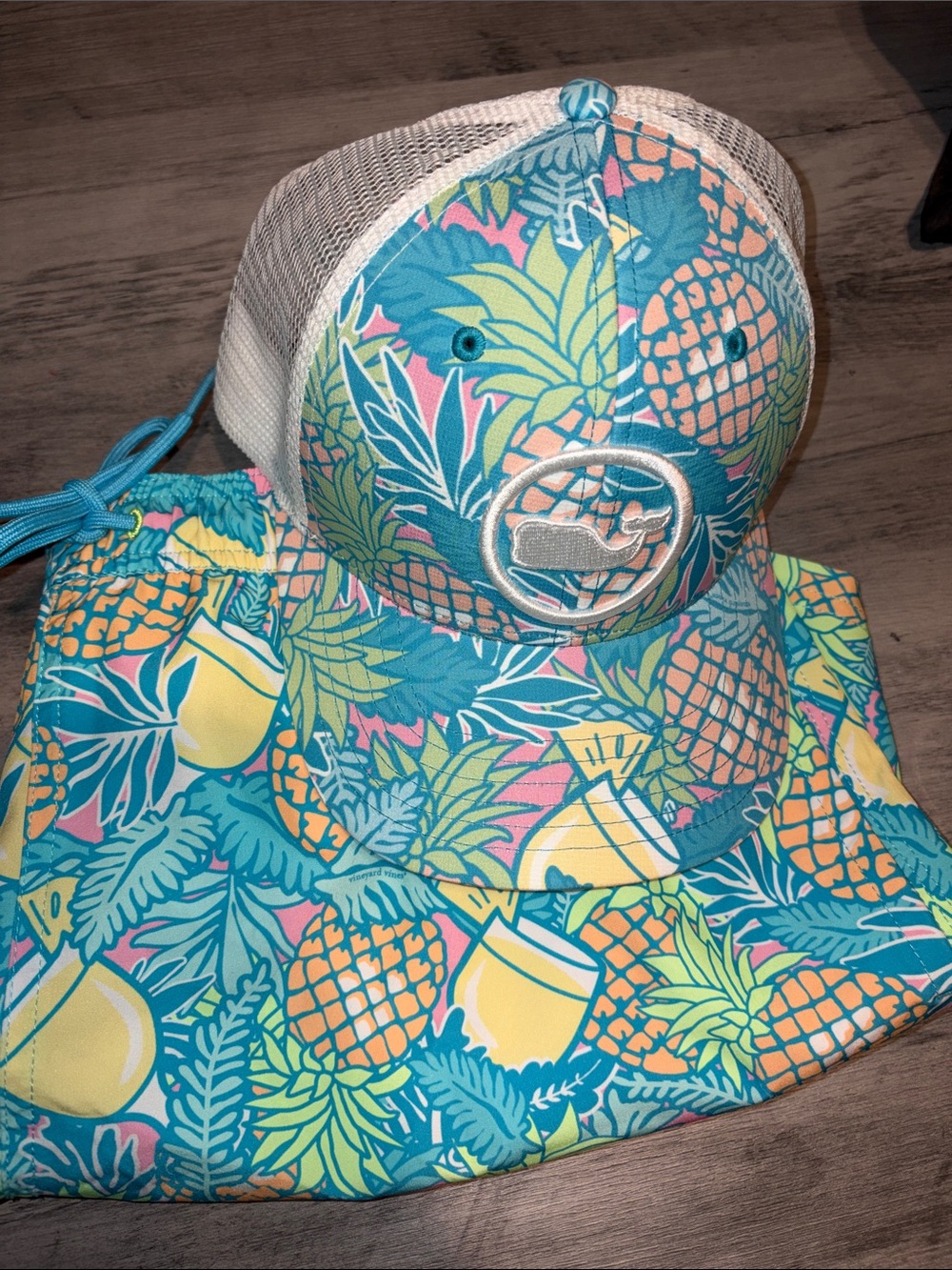 Vineyard Vines Men’s Hat and Chappy Trunks New without tags